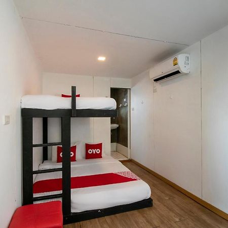 Oyo 673 Nice Sleep Box Hotel Чиангмай Екстериор снимка