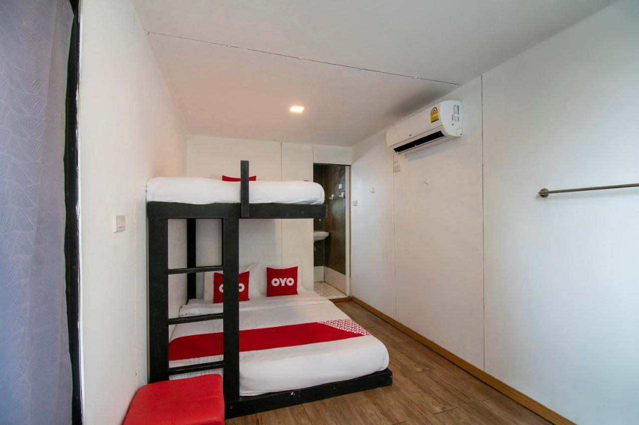 Oyo 673 Nice Sleep Box Hotel Чиангмай Екстериор снимка