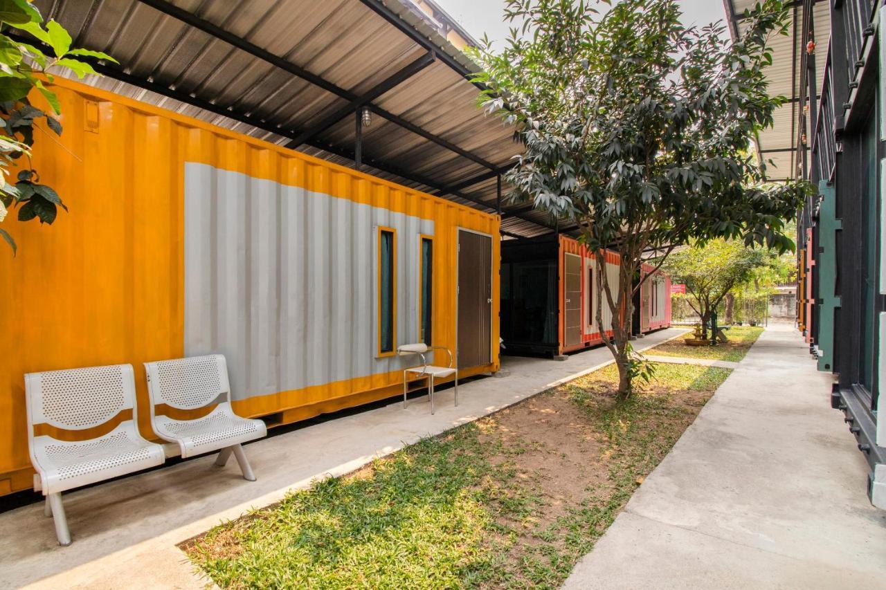 Oyo 673 Nice Sleep Box Hotel Чиангмай Екстериор снимка
