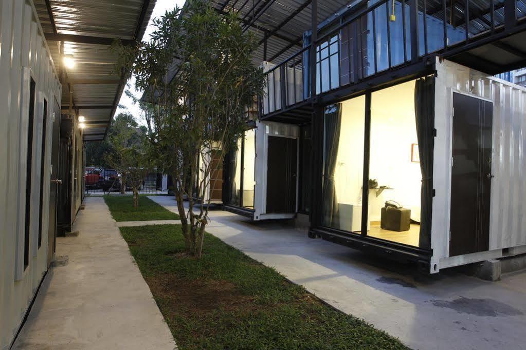 Oyo 673 Nice Sleep Box Hotel Чиангмай Екстериор снимка