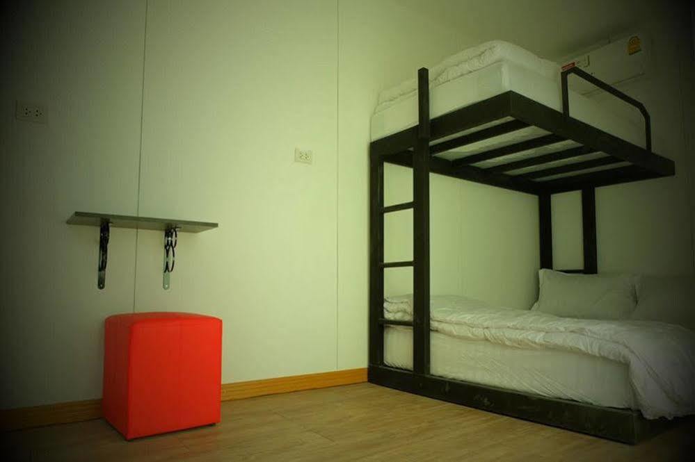 Oyo 673 Nice Sleep Box Hotel Чиангмай Екстериор снимка
