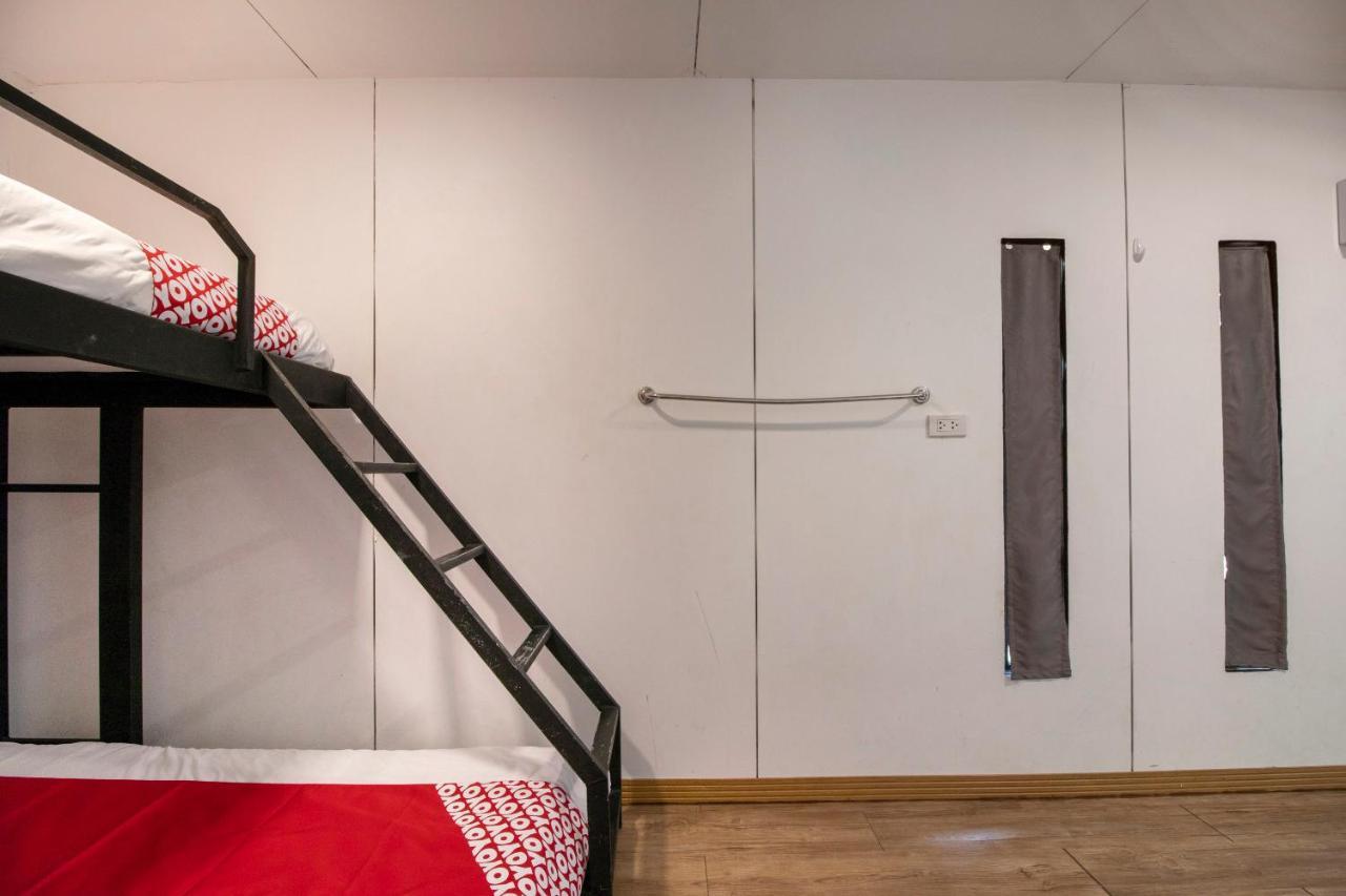 Oyo 673 Nice Sleep Box Hotel Чиангмай Екстериор снимка